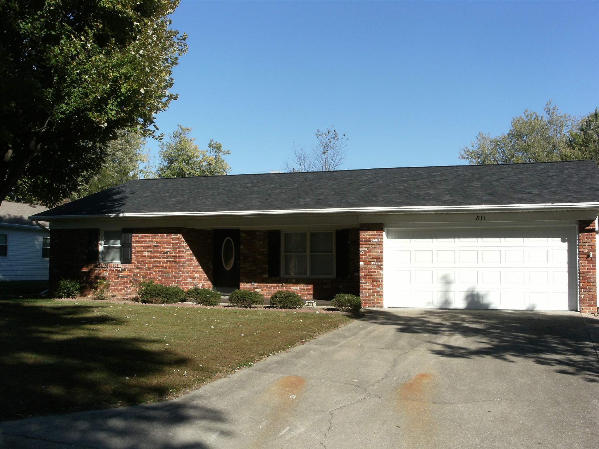 Property Photo:  811 S Parkway Drive  IN 47403 