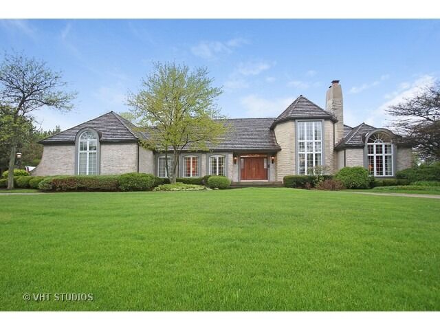 Property Photo: 1402 Midwest Club Parkway IL 60523