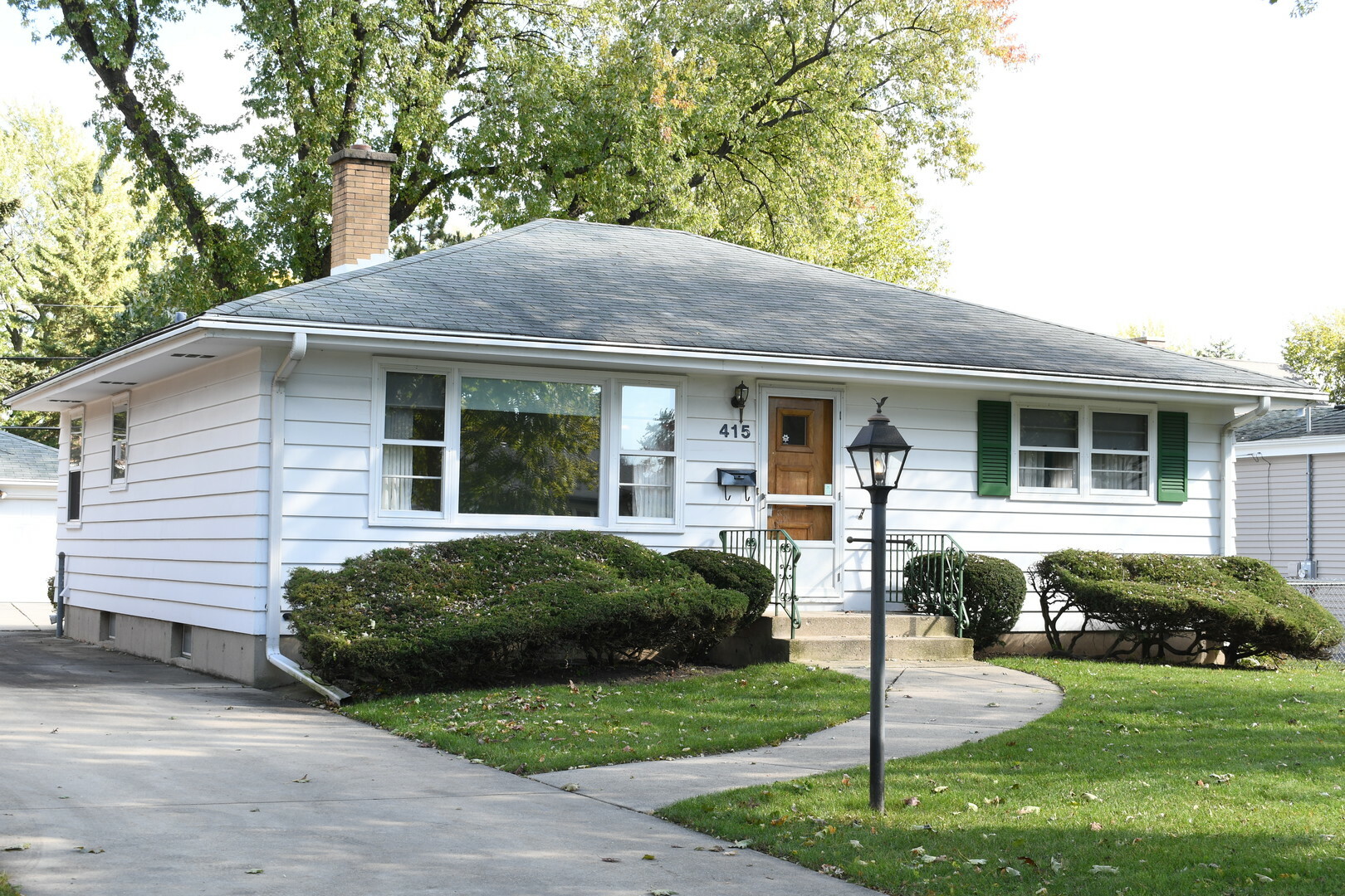 Property Photo: 415 Home Avenue IL 60143
