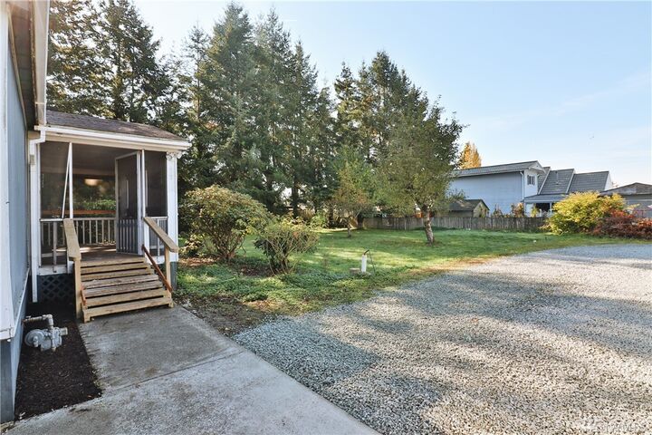 Property Photo:  910 Maple St  WA 98284 