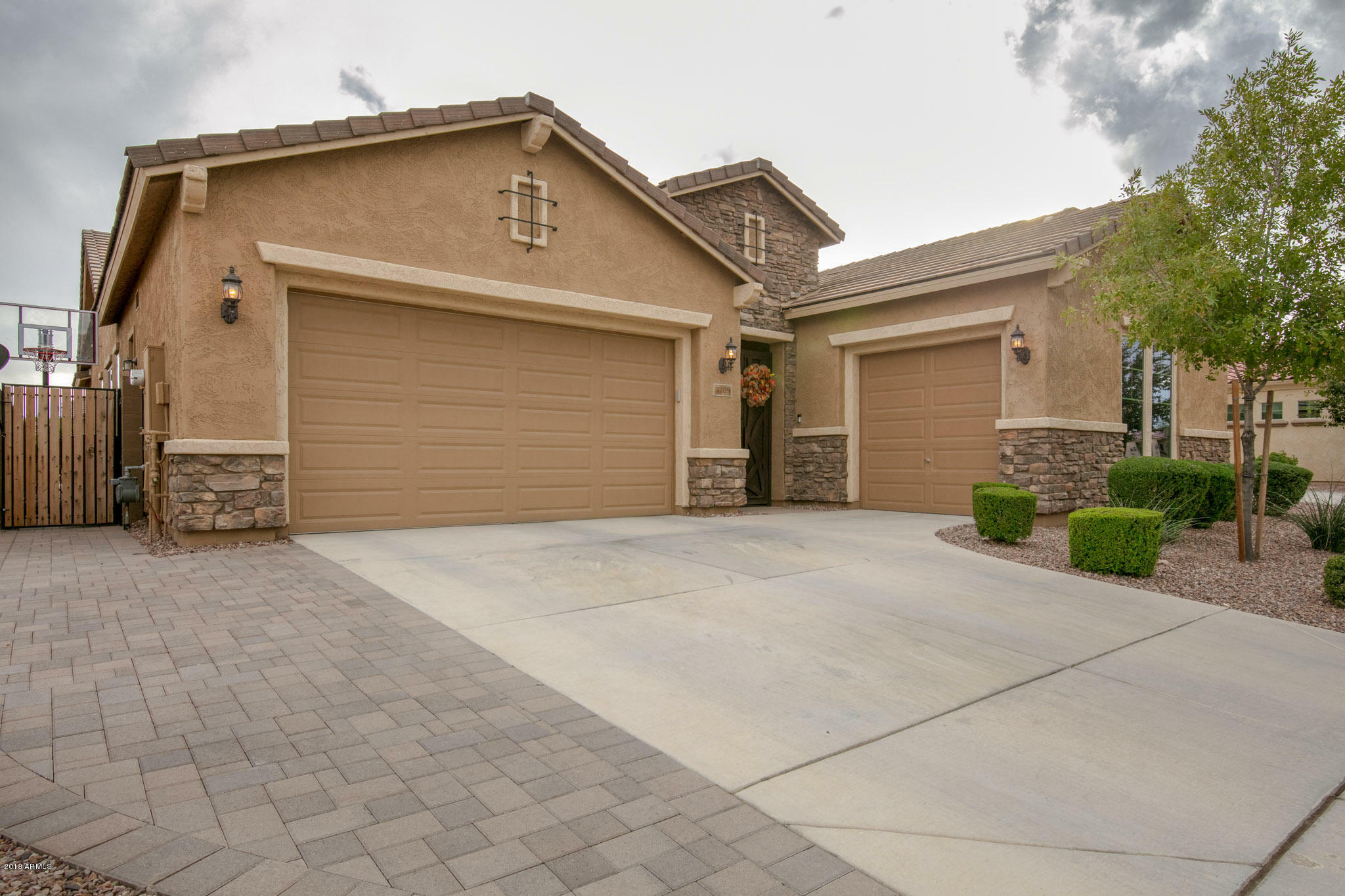 Property Photo: 3289 E Azalea Drive AZ 85298