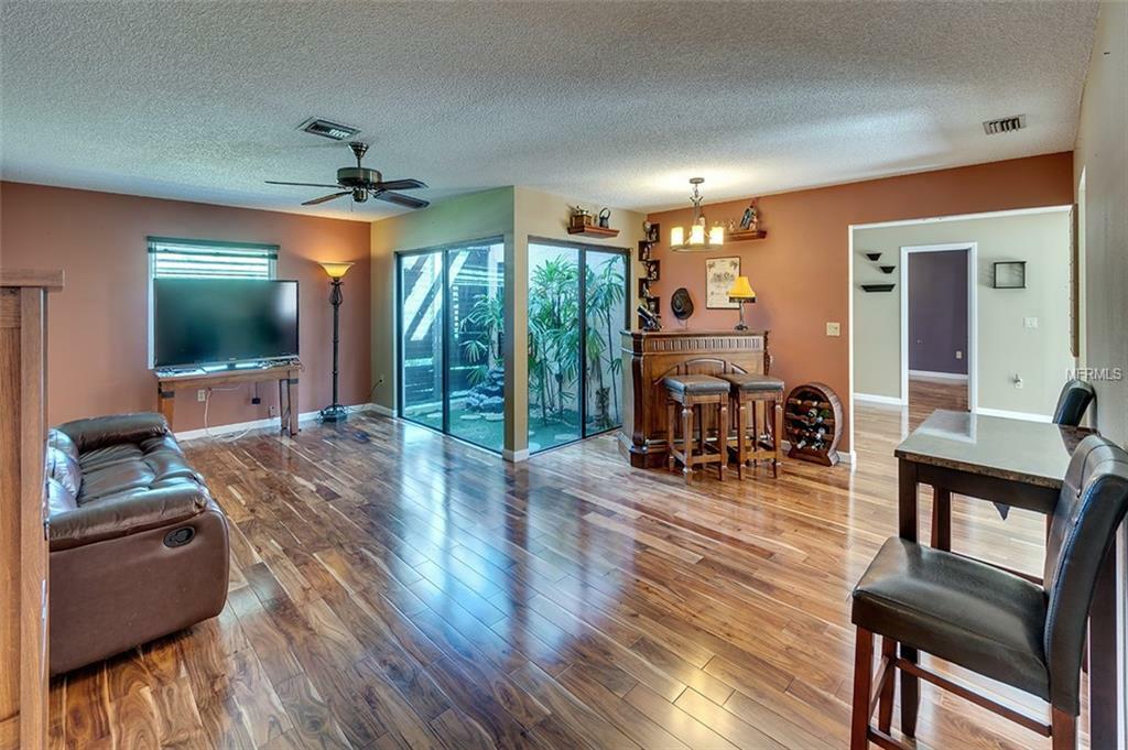 Property Photo: 3830 Glen Oaks Manor Drive FL 34232