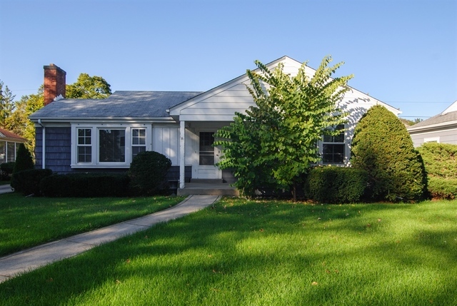 Property Photo: 720 Robinhood Lane IL 60526