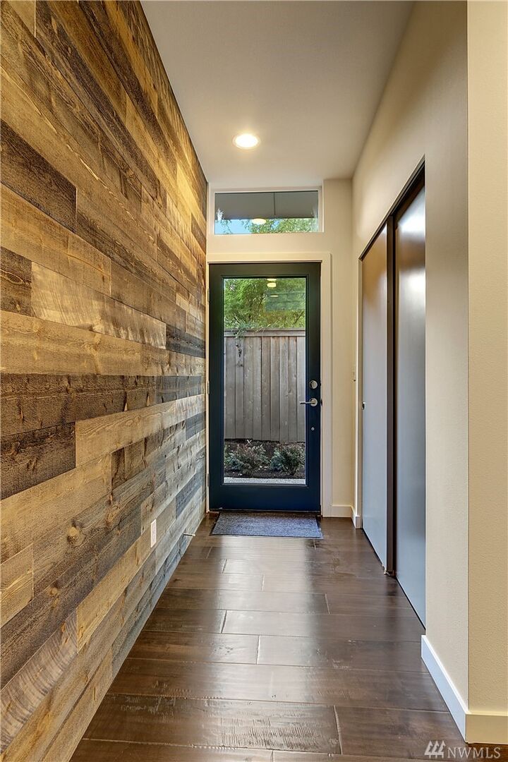 Property Photo:  1508 1st Ave N  WA 98109 