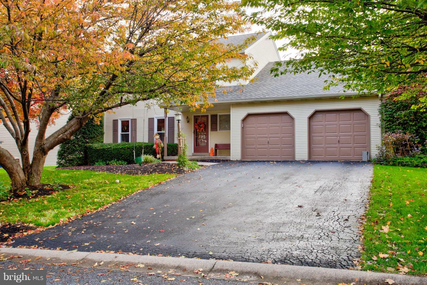 Property Photo: 735 Westover Drive PA 17601