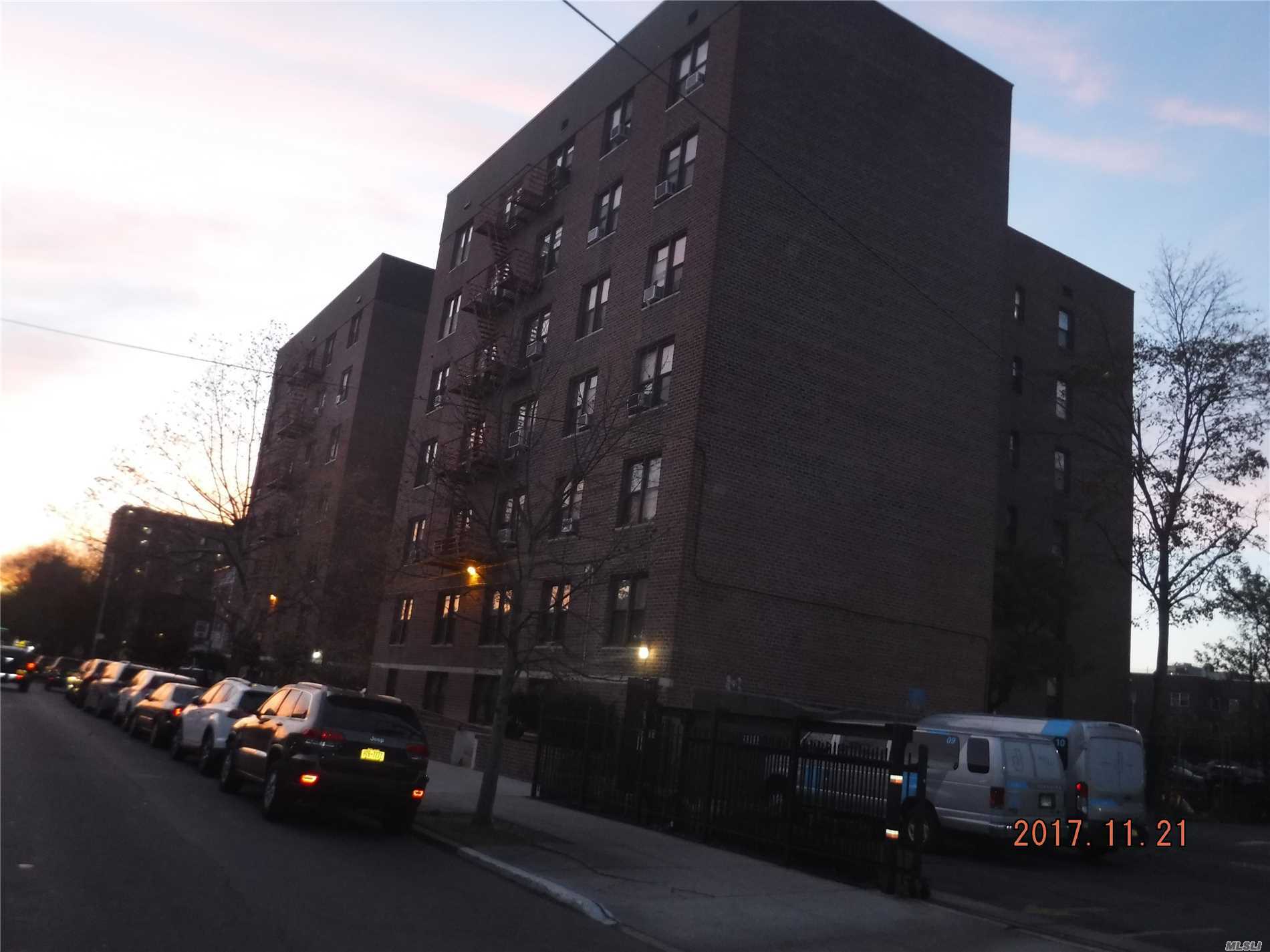 Property Photo:  147-37 Roosevelt Avenue 3D  NY 11354 