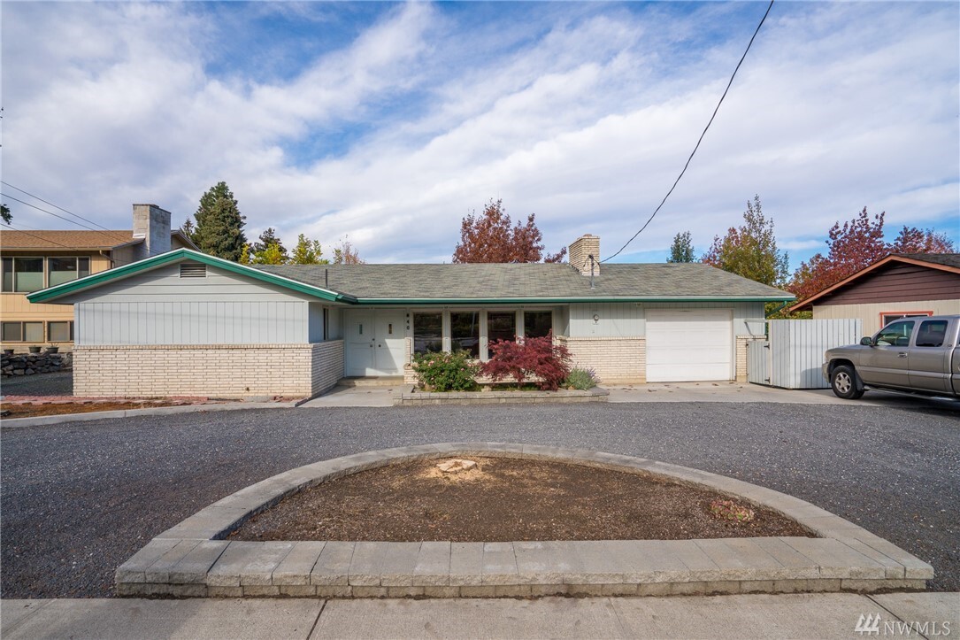 Property Photo:  840 Crawford Ave  WA 98801 