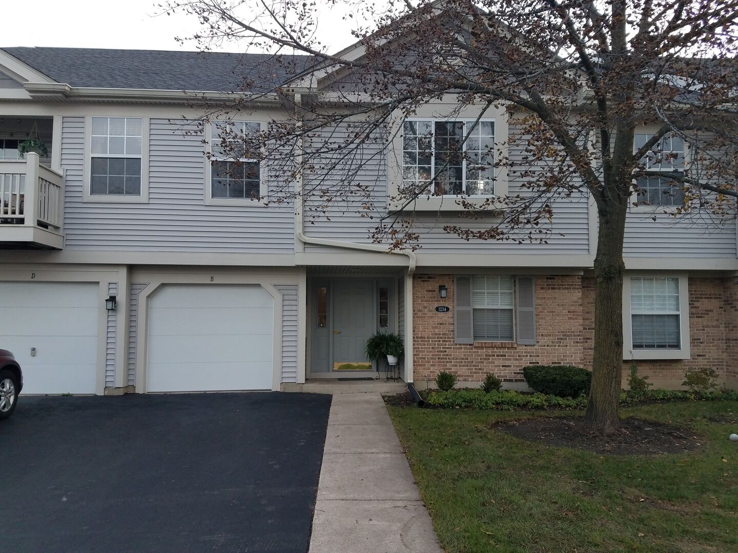 Property Photo: 1234 Ballantrae Place D IL 60060