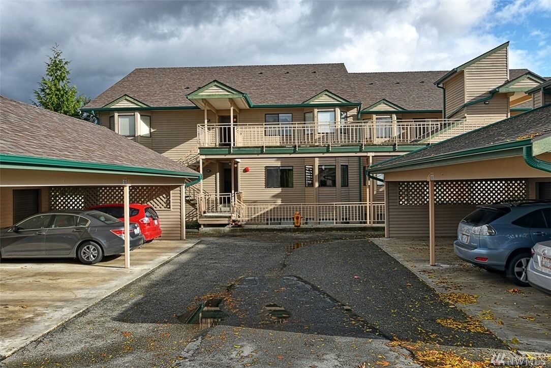 Property Photo: 101 Pine Ave 205 WA 98290