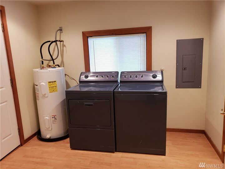 Property Photo:  2504 Milton Wy  WA 98354 