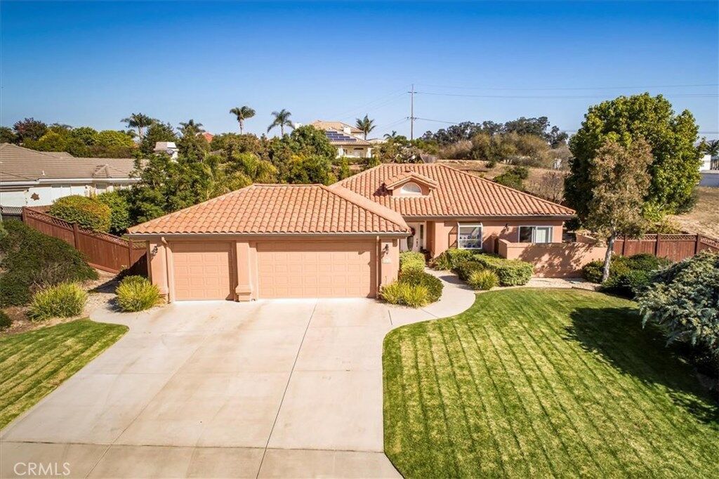 Property Photo: 2620 Appaloosa Way CA 93420