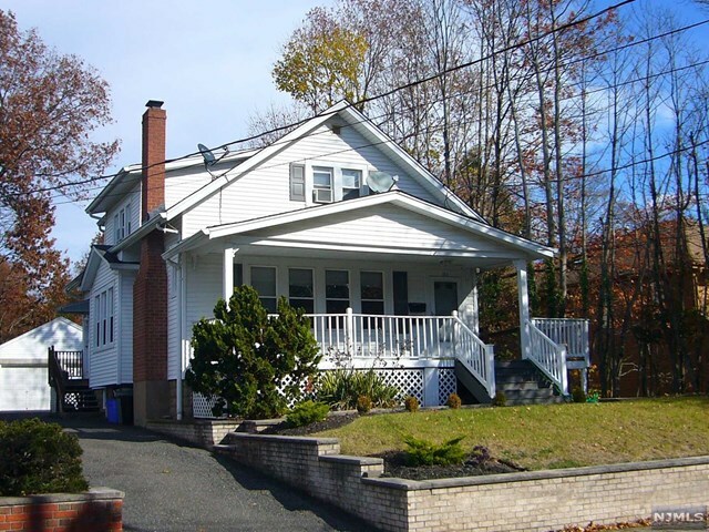 Property Photo:  123 Westervelt Place 1  NJ 07626 