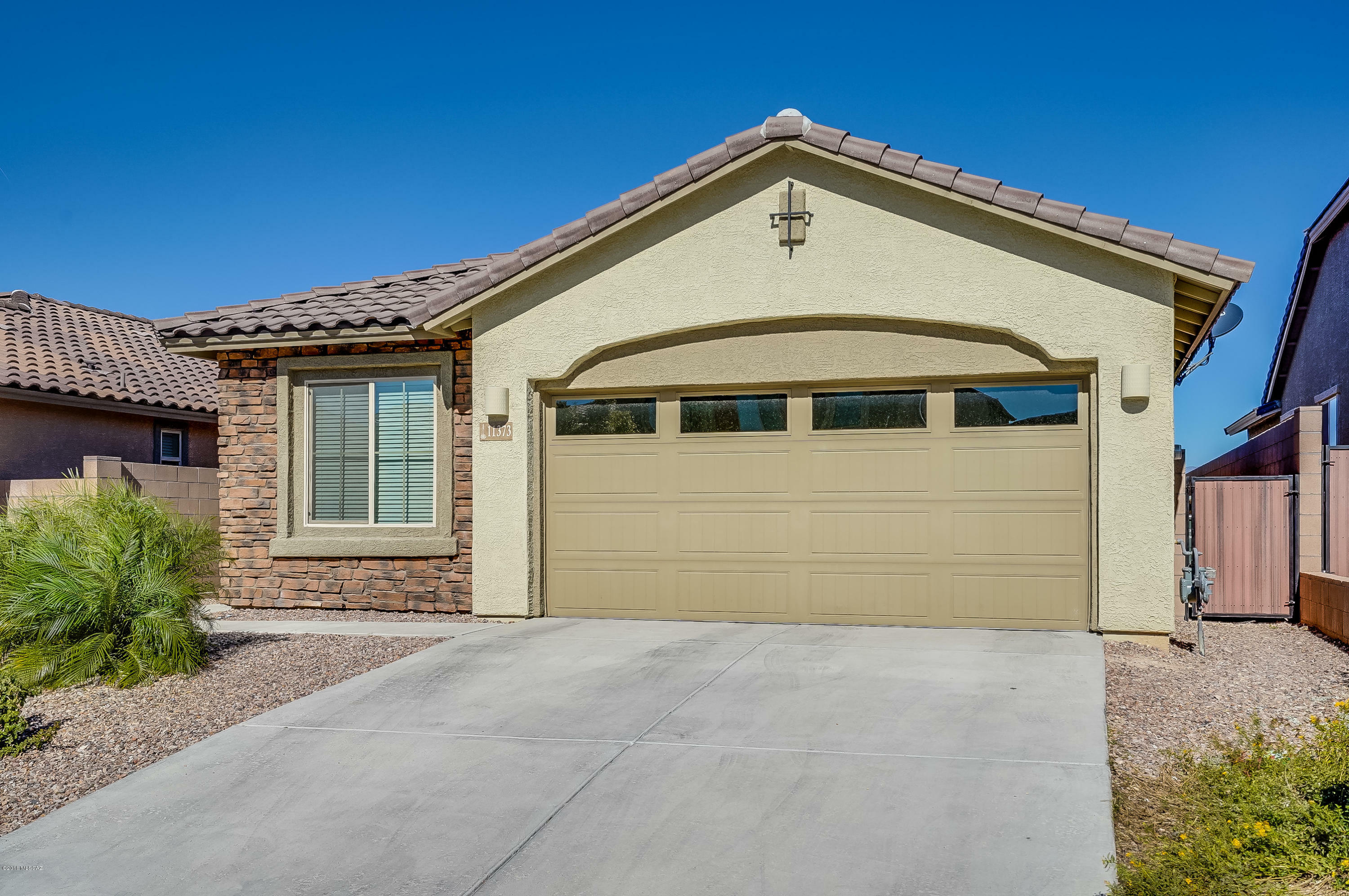 Property Photo:  11373 E Squash Blossom Loop  AZ 85747 