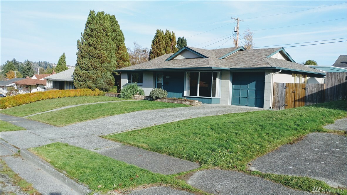 Property Photo:  2428 Veldee Ave  WA 98312 