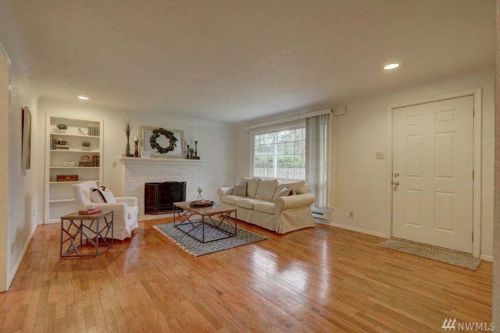 Property Photo:  6542 Lakewood Blvd SW  WA 98499 