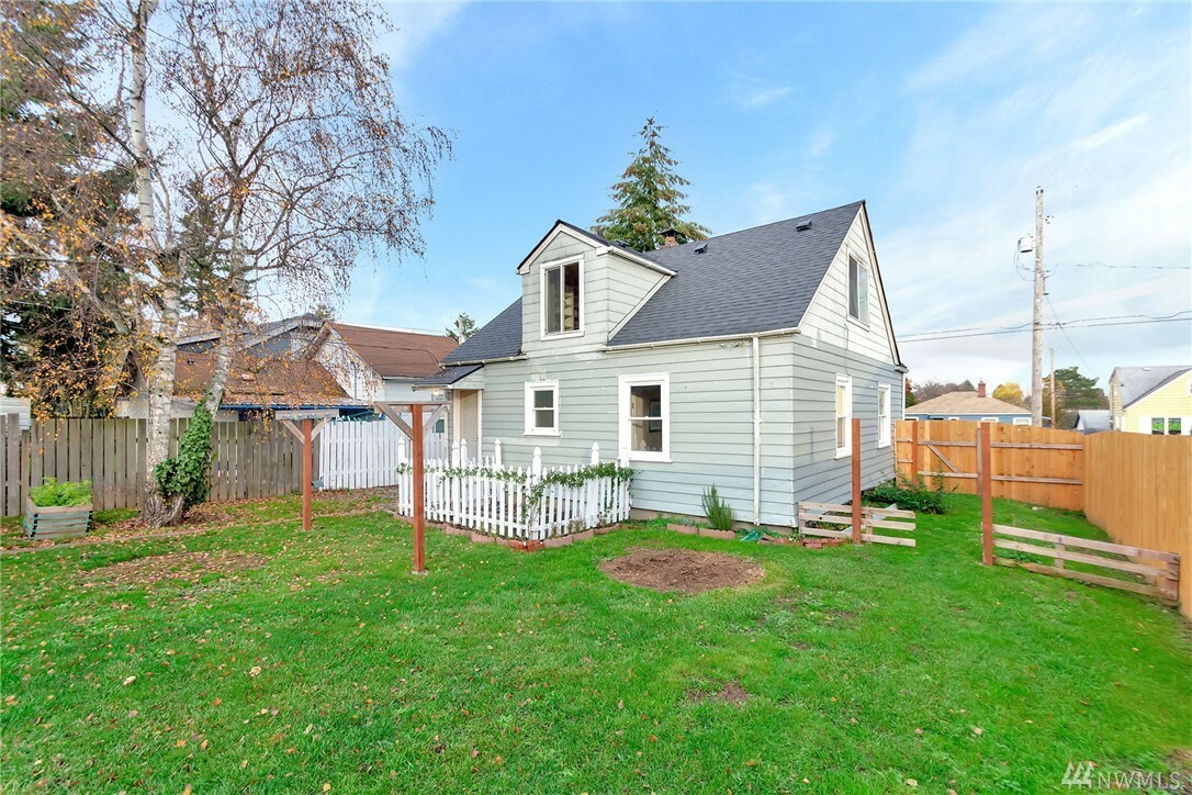 Property Photo:  1528 S Prospect St  WA 98405 