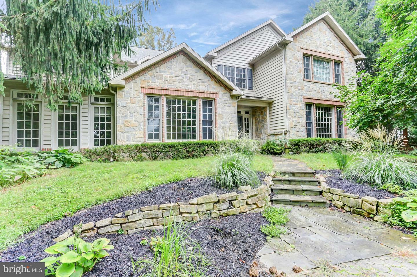 Property Photo:  1529 Ridge Road  PA 17603 