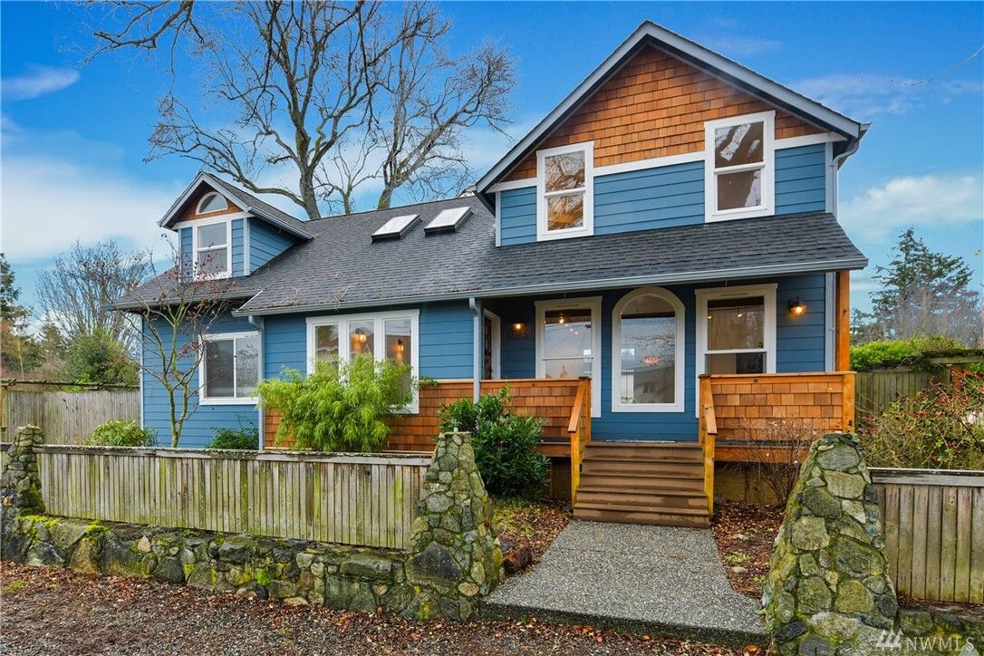 Property Photo:  1513 13th St  WA 98221 