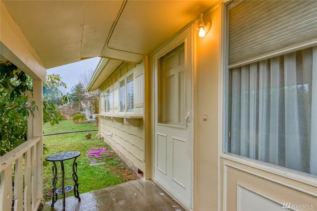 Property Photo: 7017 193rd Place SW WA 98036