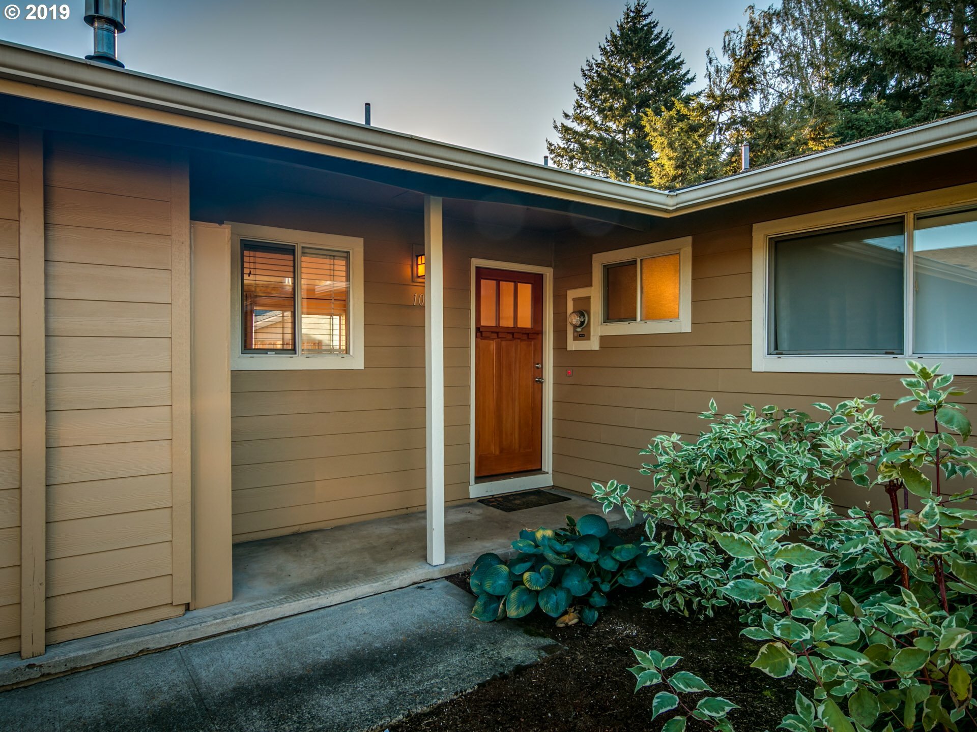 Property Photo: 104 SE 73rd Ave OR 97215