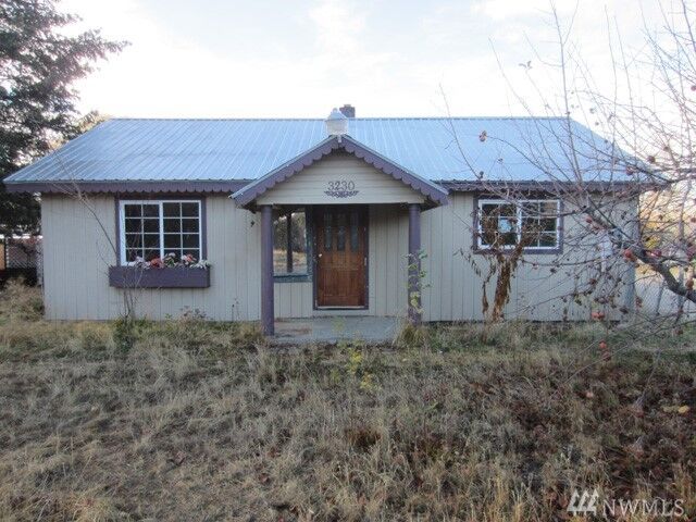 Property Photo:  3230 NW Cascade Ave  WA 98802 