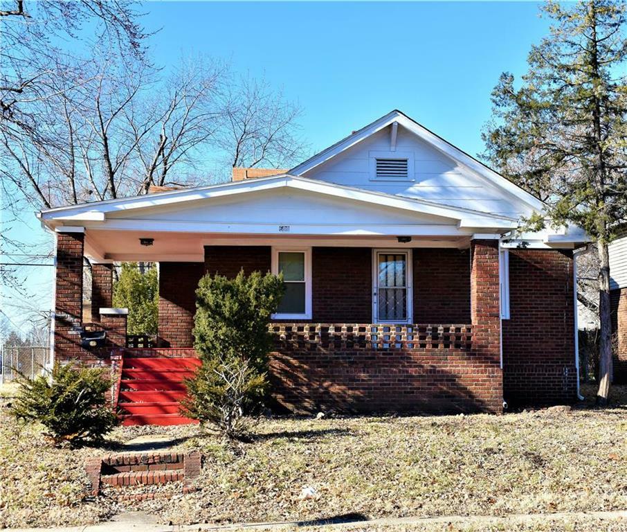 Property Photo: 638 S Ash Avenue MO 64053