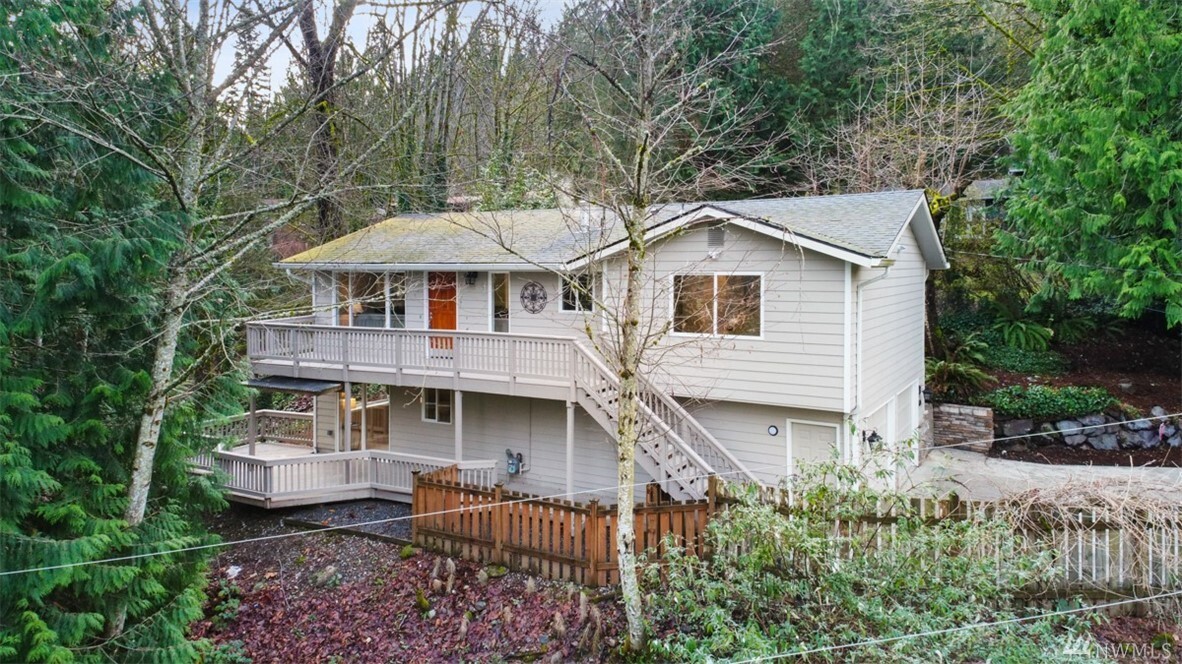 Property Photo: 614 Mount Everest Lane SW 98027 WA 98027