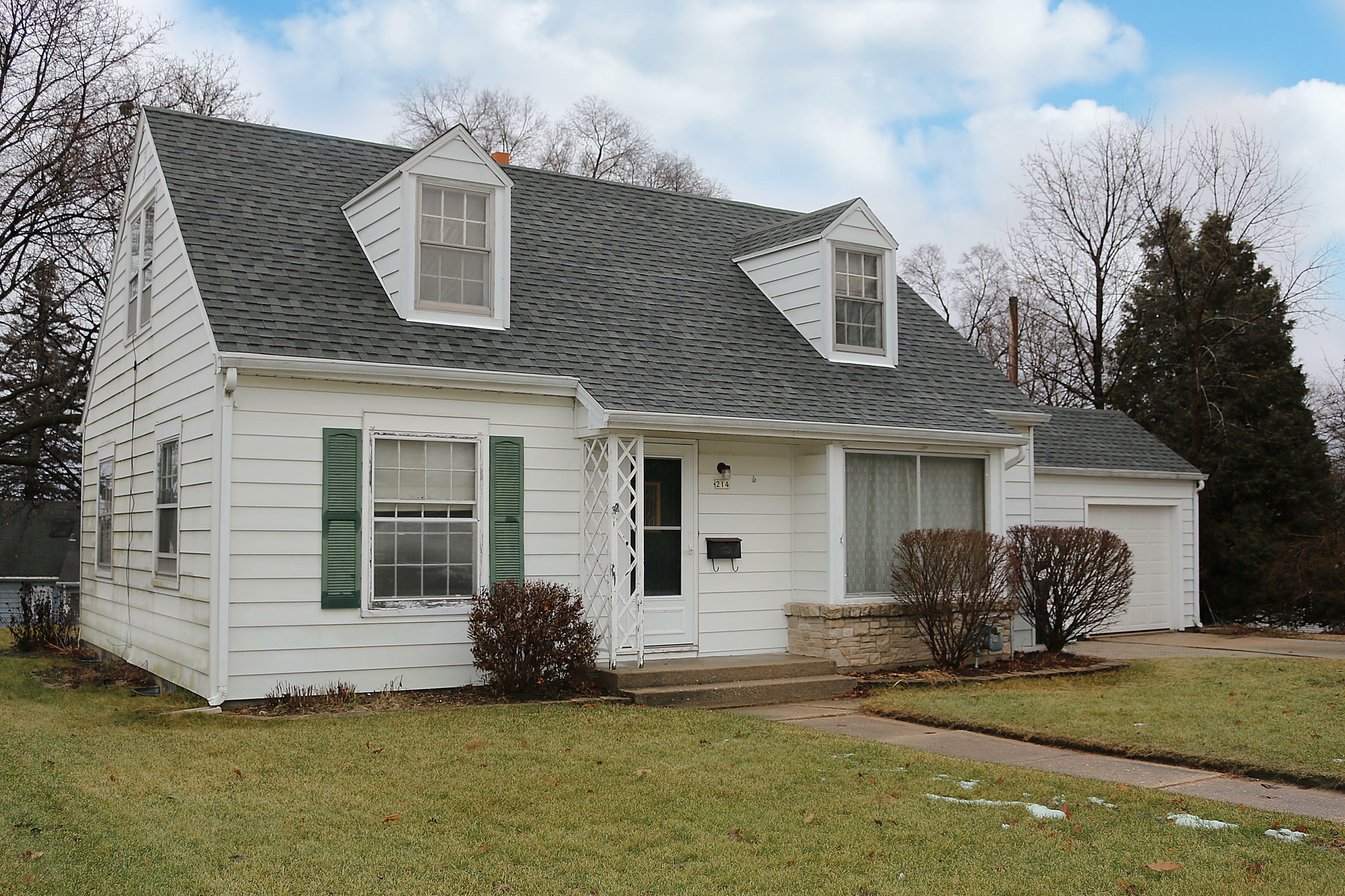 Property Photo: 214 Lincoln Dr N WI 53095