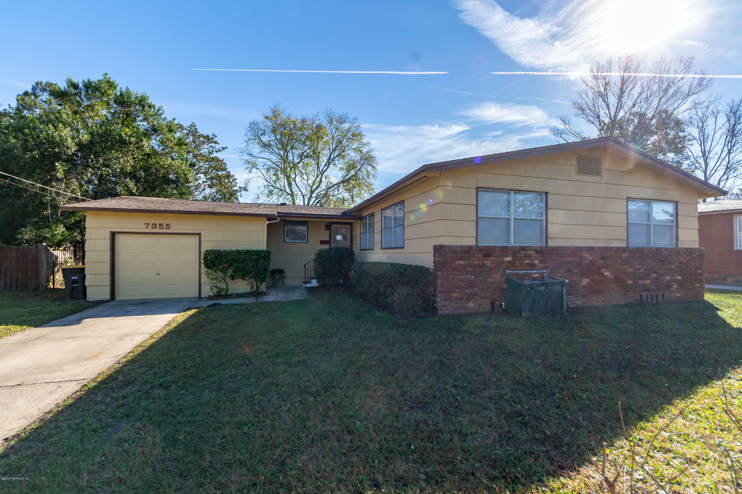 Property Photo: 7355 Hennessy Road FL 32244