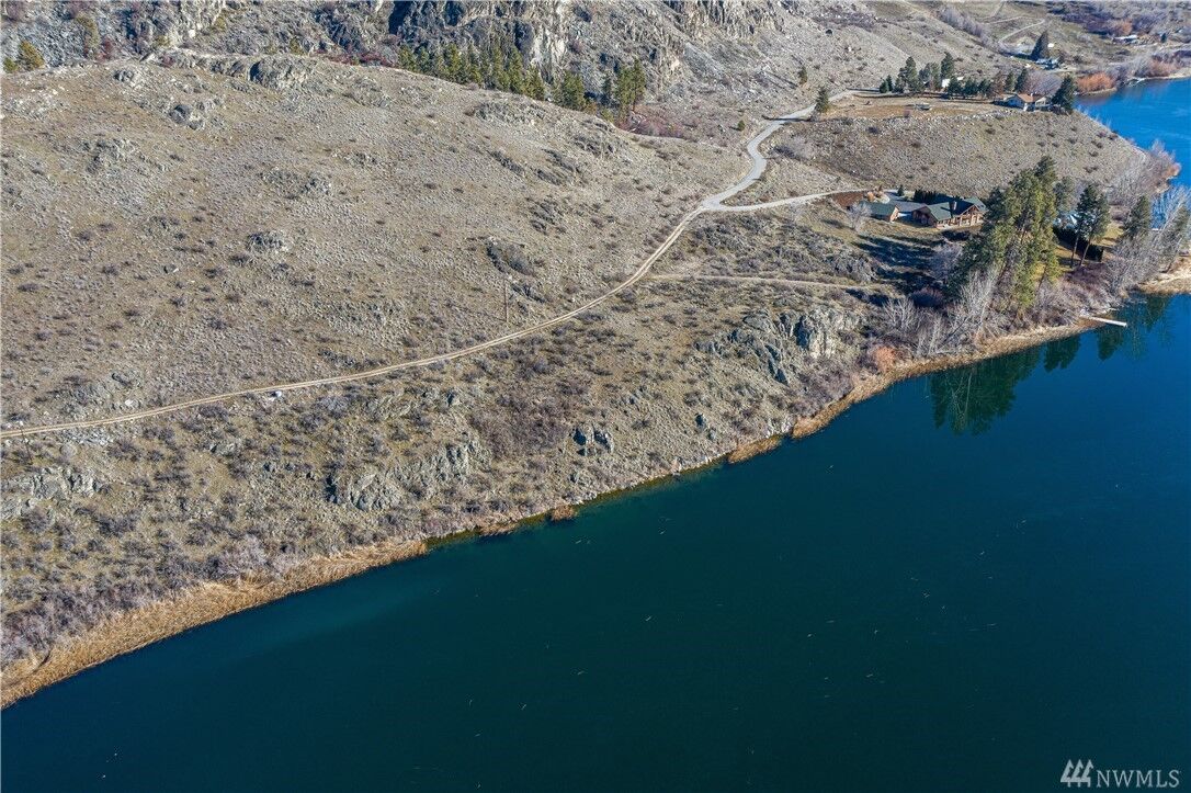 Property Photo:  1325 E Wapato Lake Rd  WA 98831 