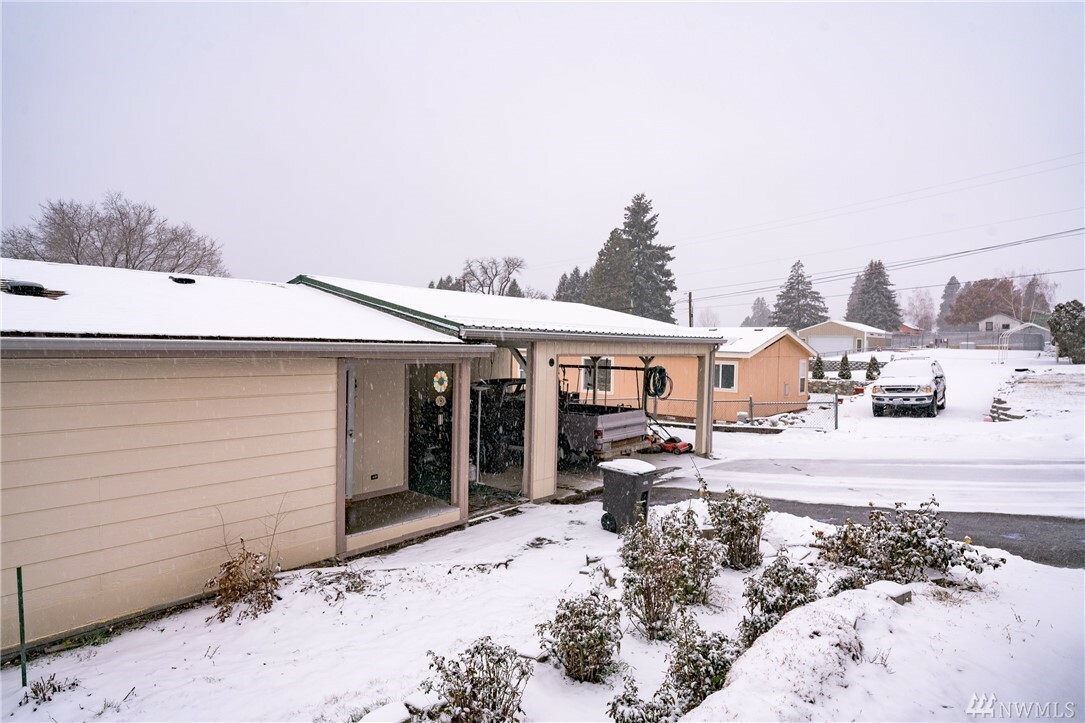 Property Photo:  24 Mackinaw Wy  WA 98831 