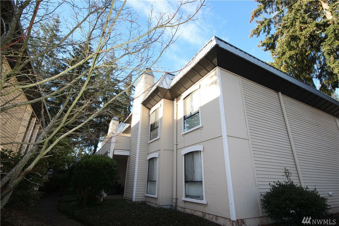 Property Photo:  10211 NE 16th Place R 2  WA 98004 