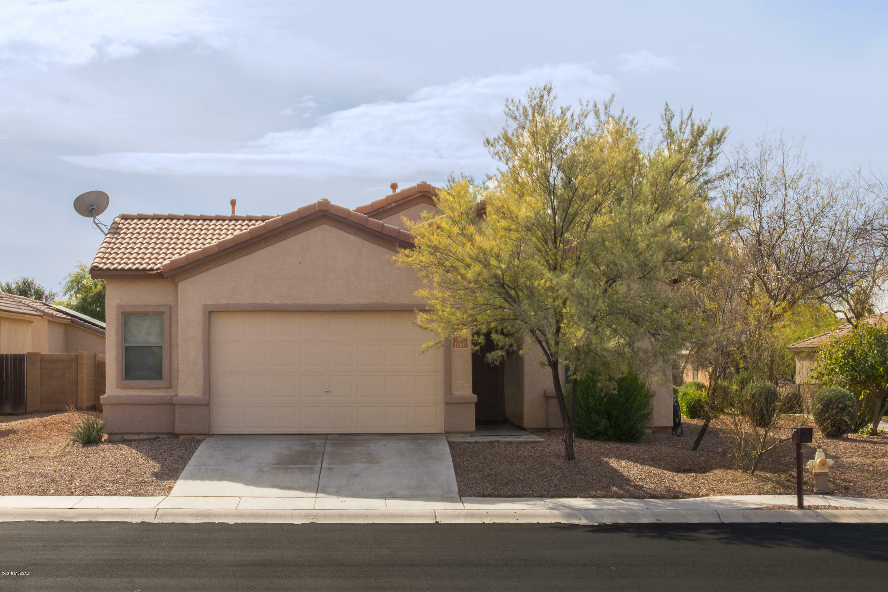 Property Photo: 11087 W Willow Field Drive AZ 85653