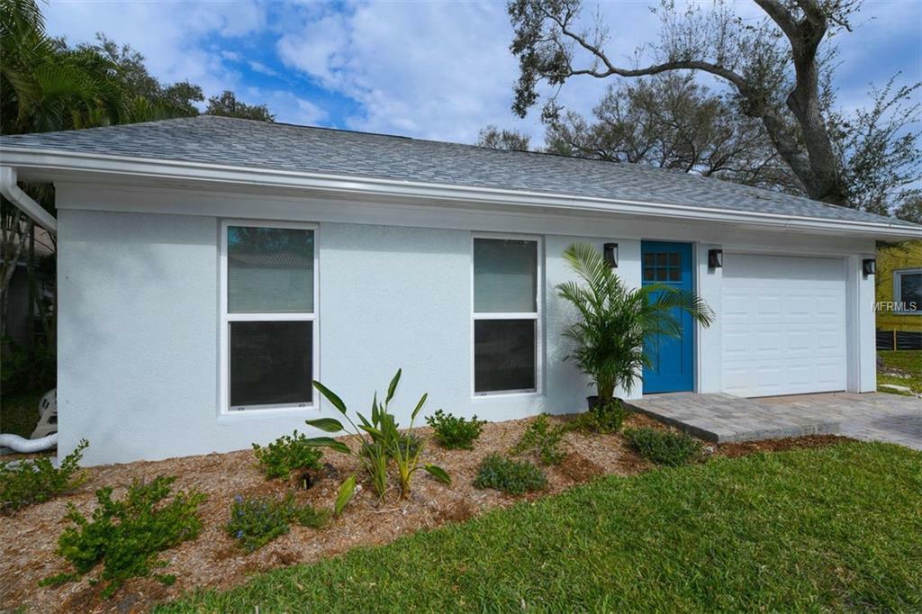 Property Photo:  1635 Siesta Drive  FL 34239 