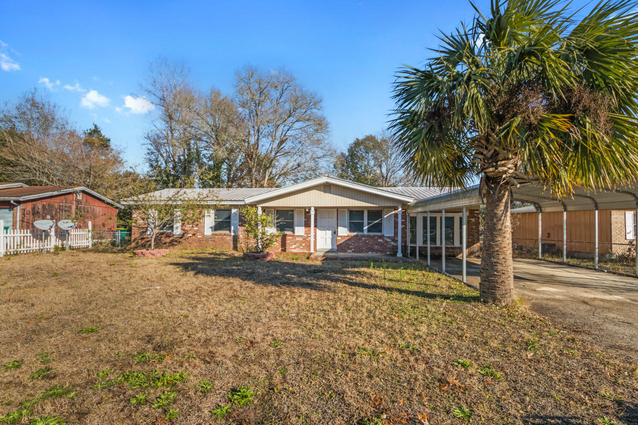 Property Photo: 713 Oaklawn Street FL 32547