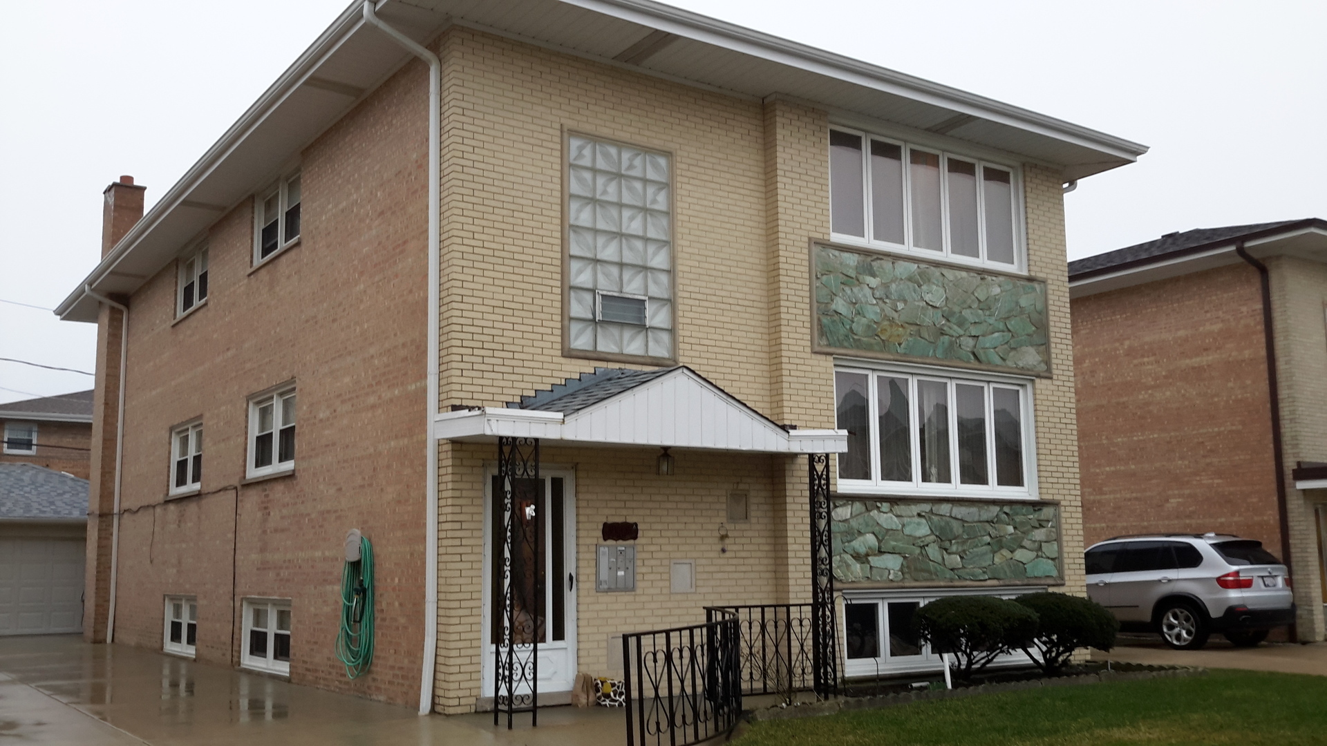 Property Photo: 8537 W Winnemac Avenue IL 60656