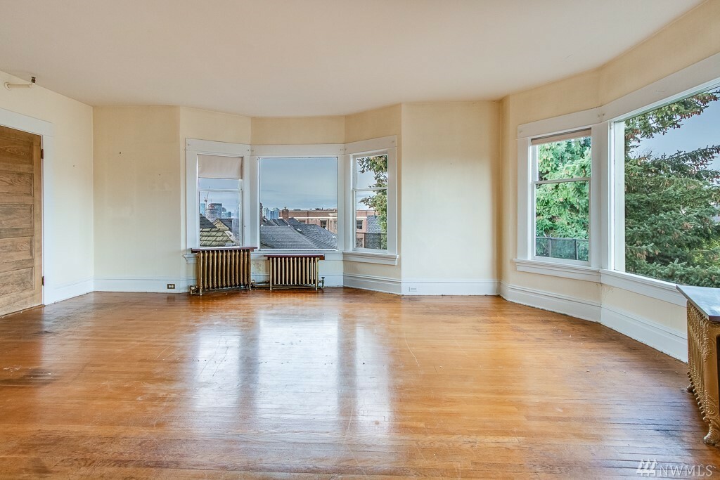 Property Photo: 1414 E Harrison St L WA 98112