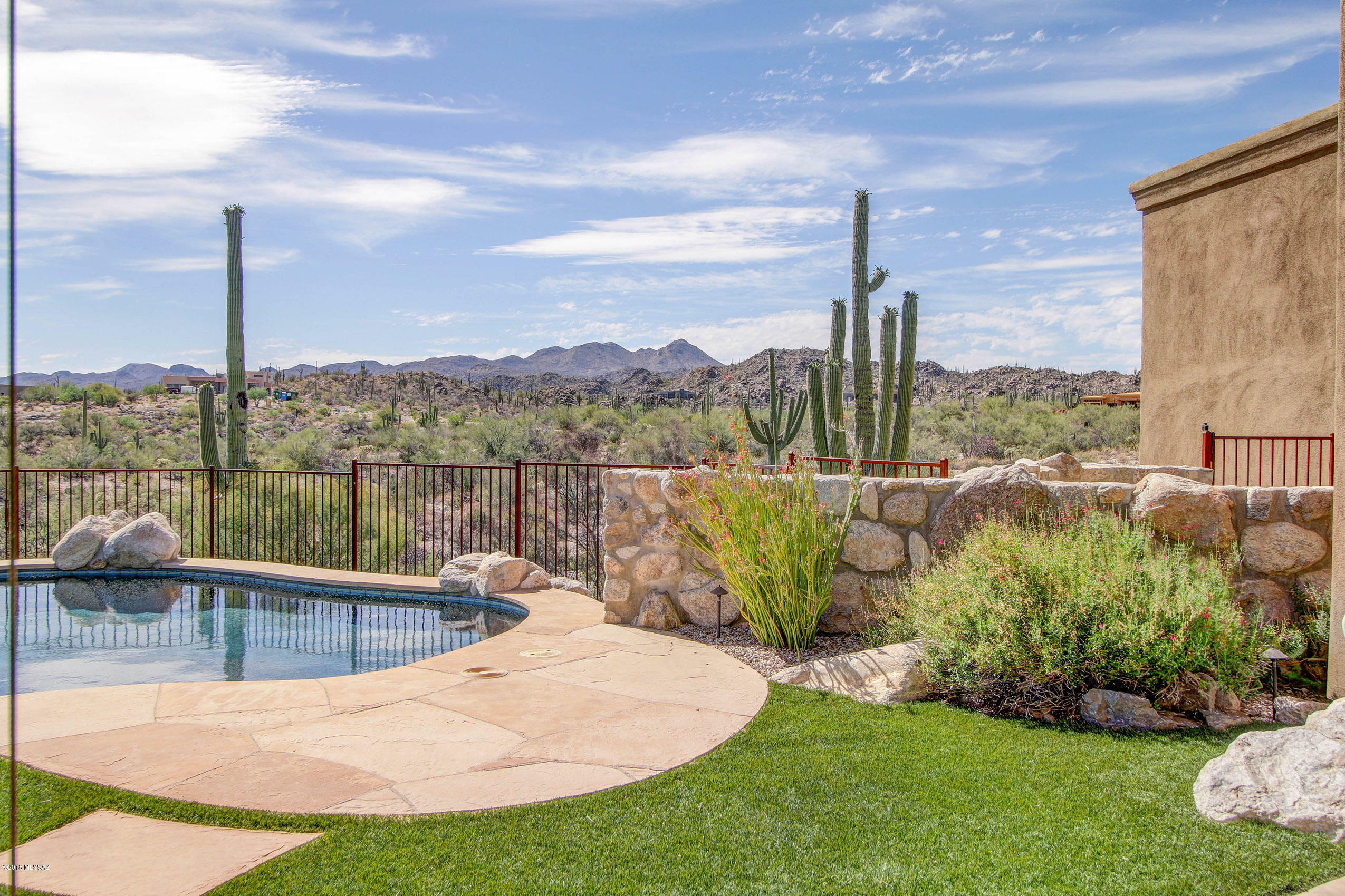 Property Photo: 13969 N Honey Tree Place AZ 85755