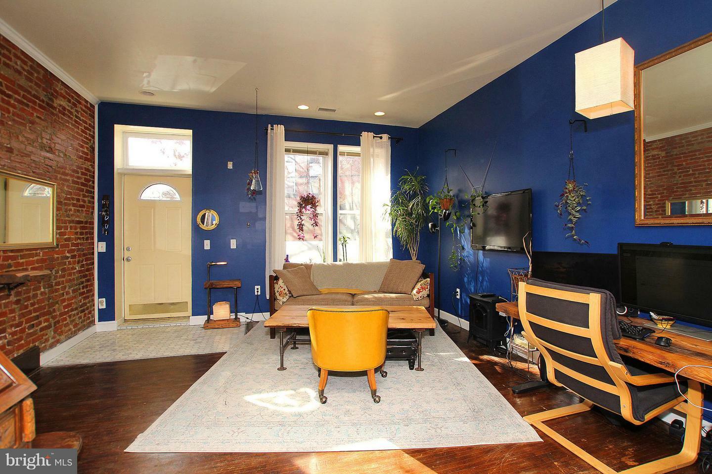 Property Photo:  2455 Carpenter Street  PA 19146 