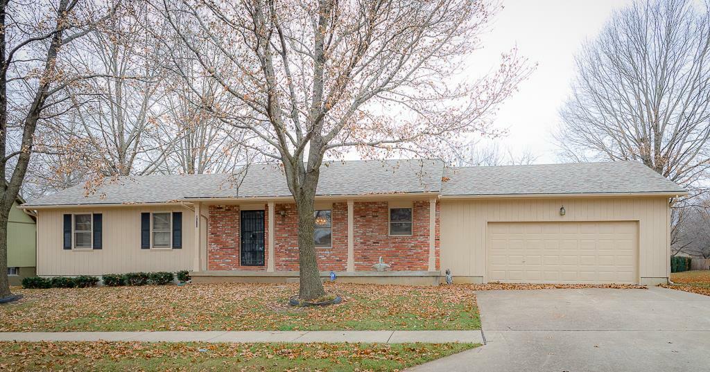 Property Photo:  2804 S Sioux Avenue  MO 64057 
