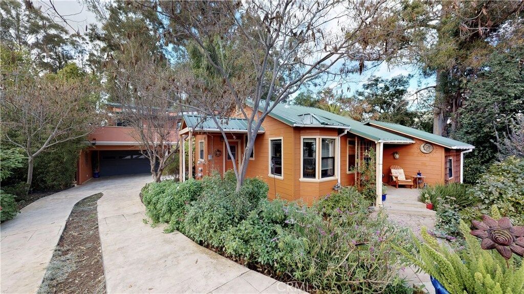 Property Photo:  1232 Iris Street  CA 93401 