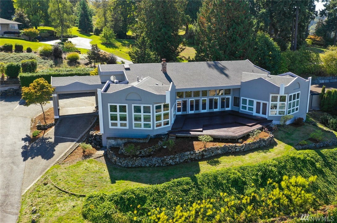 Property Photo:  208 19th Ave SE  WA 98372 