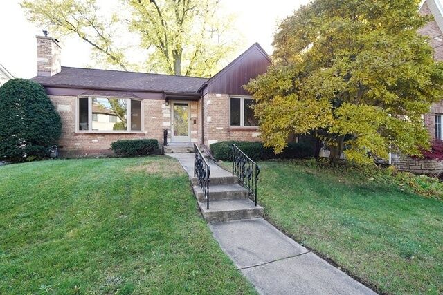 Property Photo: 160 East Crescent Avenue IL 60126