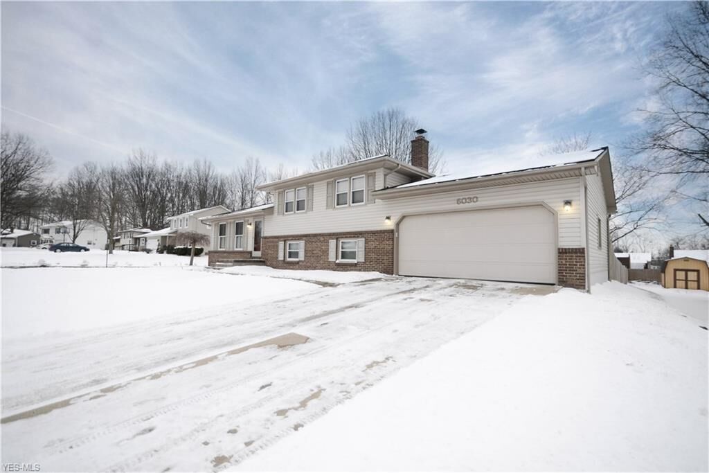 Property Photo: 6030 Yorktown Lane OH 44515