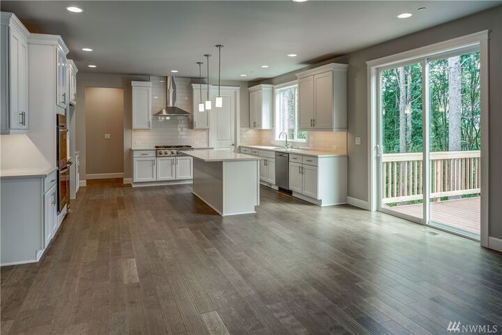 Property Photo:  940 10th Place NW  WA 98027 