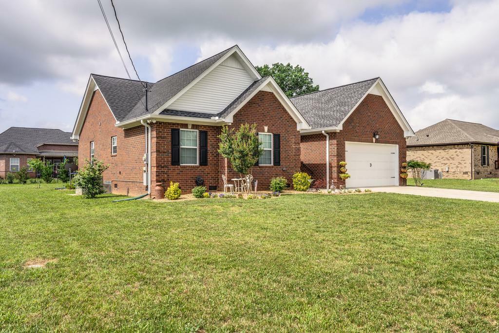Property Photo: 309 Sunnyside Dr TN 37034