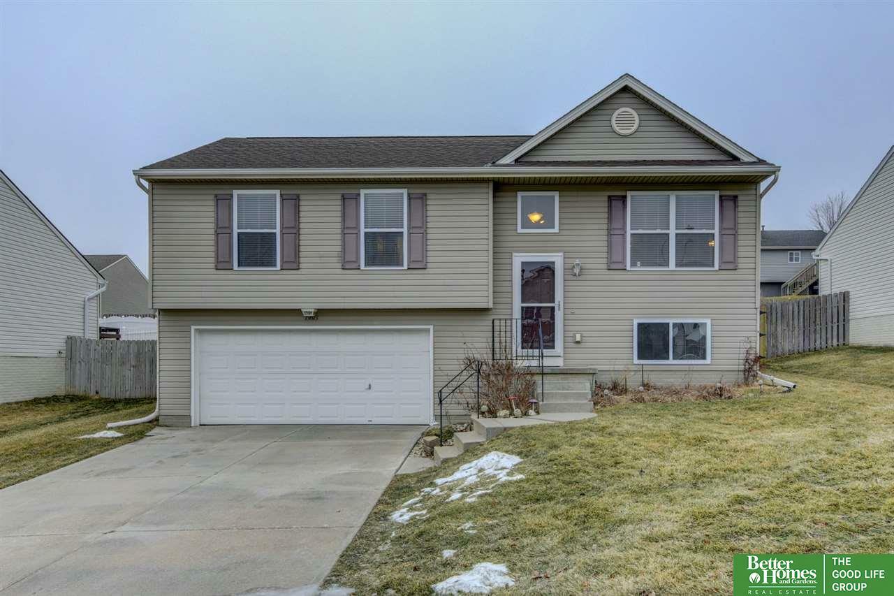 Property Photo:  15613 Cottonwood  NE 68136 