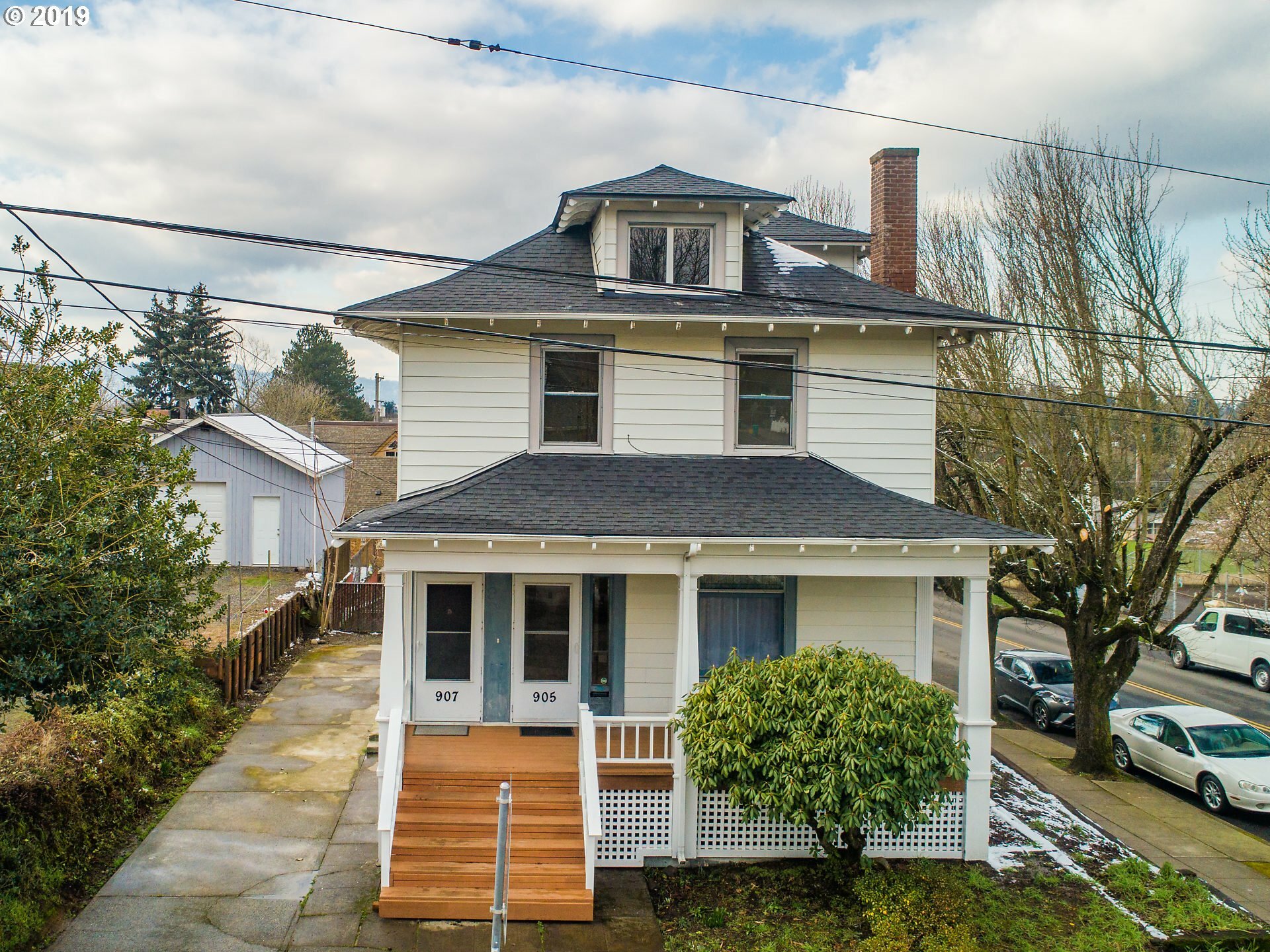 Property Photo:  905 SE 50th Ave  OR 97215 