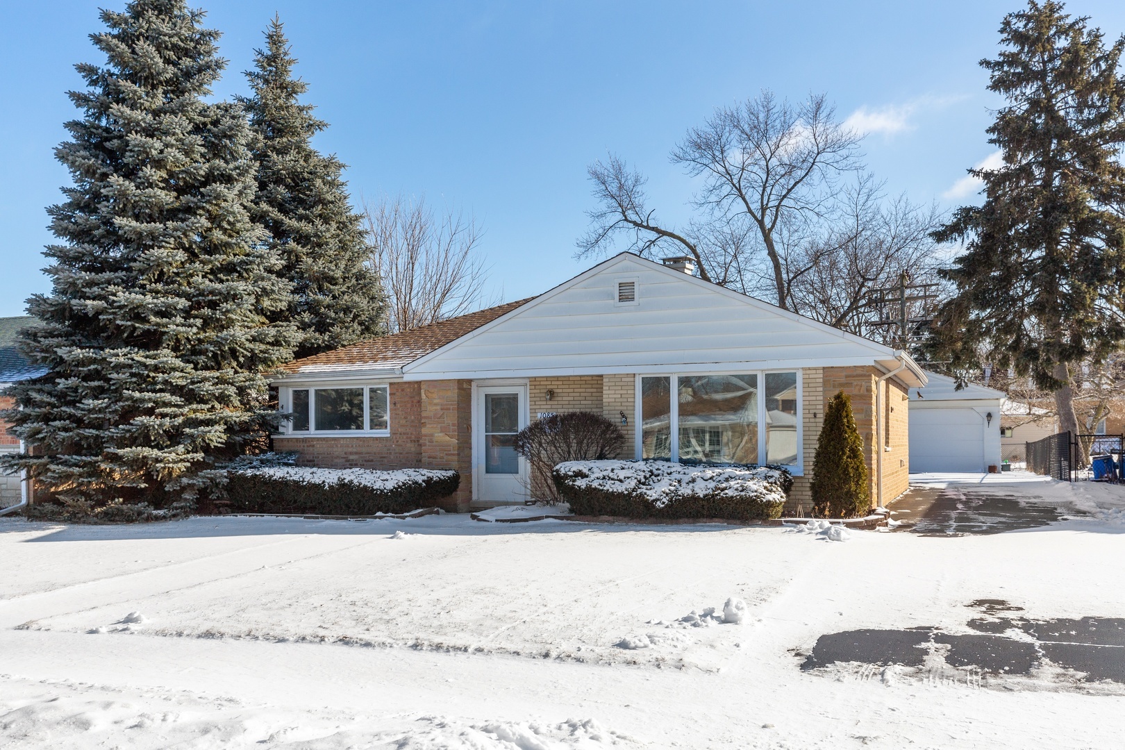 Property Photo:  1085 South 3rd Avenue  IL 60016 