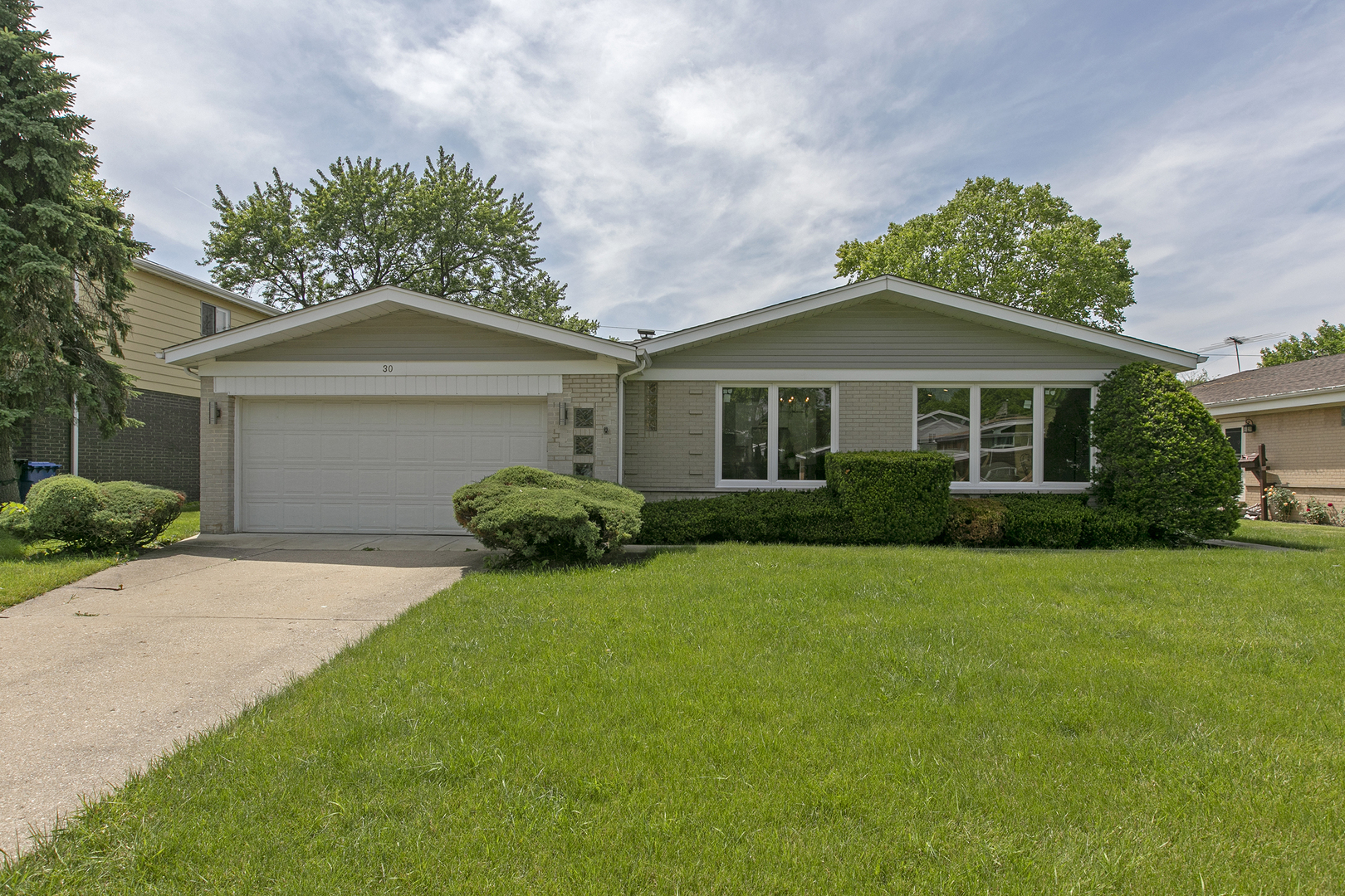 Property Photo:  30 Fernwood Drive  IL 60025 